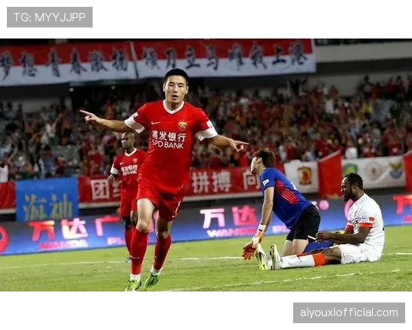 半场：青岛海牛0-0上海海港，武磊头球中柱